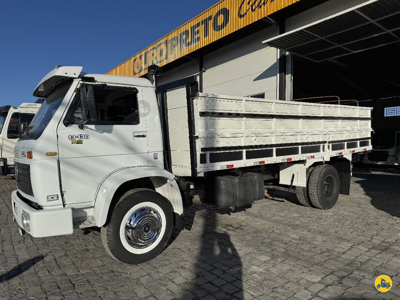 CAMINHAO VOLKSWAGEN VW 13130 Graneleiro Toco 4x2 Ouro Preto Caminhões LAGES SANTA CATARINA SC